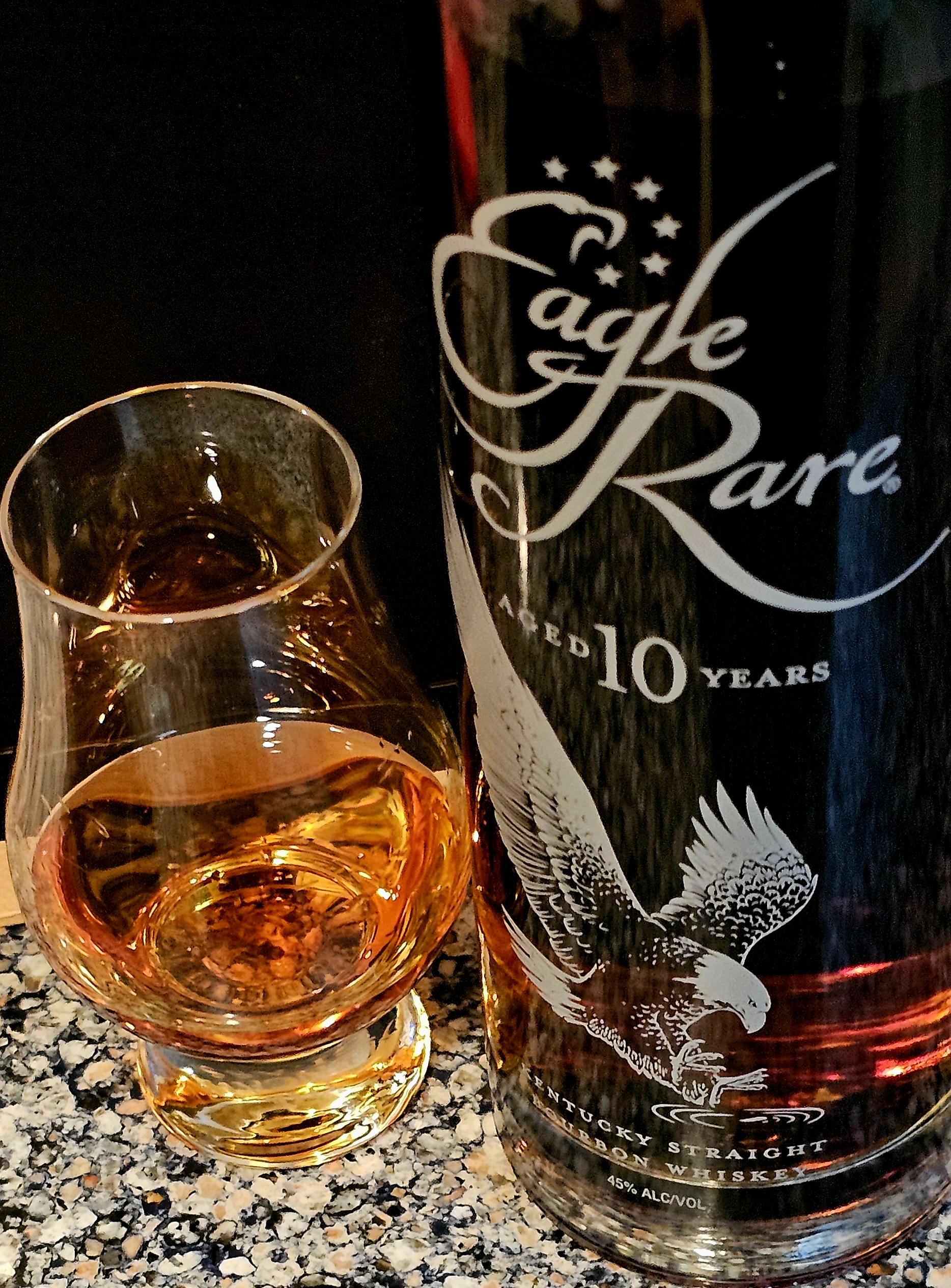 SHORT REVIEW: My 1st Bottle of Eagle Rare 10 Year Kentucky Straight Bourbon